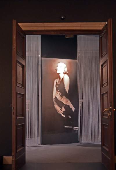 Ostatnie dni wystawy prac Tamary Łempickiej, tłumy w Muzeum - zdjęcie 32