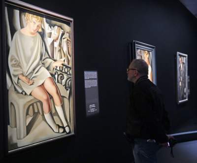 Ostatnie dni wystawy prac Tamary Łempickiej, tłumy w Muzeum - zdjęcie 14