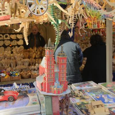 Takie rękodzieło można kupić na kiermaszu św. Józefa. Figurki Żydów dopuszczone, bo bez pieniążka - zdjęcie 13