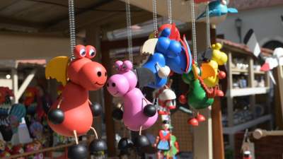 Takie rękodzieło można kupić na kiermaszu św. Józefa. Figurki Żydów dopuszczone, bo bez pieniążka - zdjęcie 7