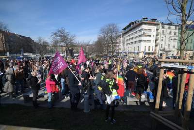 18. Manifa: Policja "aresztowała" transparent "Fuck Poland" - zdjęcie 12