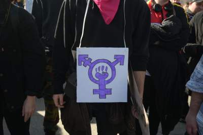 18. Manifa: Policja "aresztowała" transparent "Fuck Poland" - zdjęcie 9