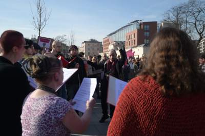 18. Manifa: Policja "aresztowała" transparent "Fuck Poland" - zdjęcie 19