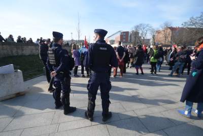 18. Manifa: Policja "aresztowała" transparent "Fuck Poland" - zdjęcie 15