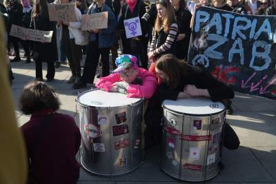 18. Manifa: Policja "aresztowała" transparent "Fuck Poland" - zdjęcie 16