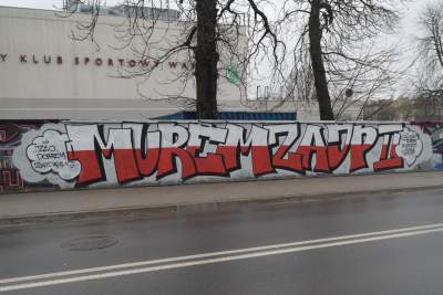 Zmalowali mural w obronie Jana Pawła II: "Murem za JP II" - zdjęcie 6