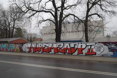 Zmalowali mural w obronie Jana Pawła II: "Murem za JP II" - zdjęcie 8