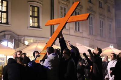 Akademicka Droga Krzyżowa: "Byli gapie, byli ci, którzy się denerwowali, byli też obojętni" - zdjęcie 12