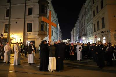 Akademicka Droga Krzyżowa: "Byli gapie, byli ci, którzy się denerwowali, byli też obojętni" - zdjęcie 19