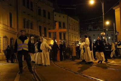 Akademicka Droga Krzyżowa: "Byli gapie, byli ci, którzy się denerwowali, byli też obojętni" - zdjęcie 8