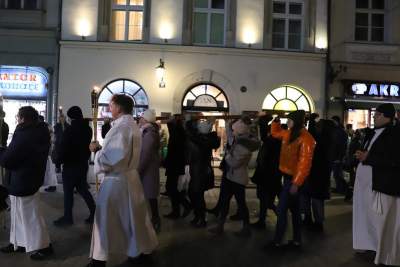 Akademicka Droga Krzyżowa: "Byli gapie, byli ci, którzy się denerwowali, byli też obojętni" - zdjęcie 16