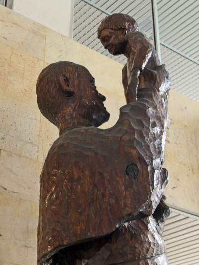 Pomnik Jana Pawła II w Szpitalu Dziecięcym w Prokocimiu