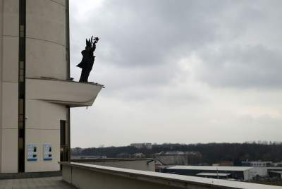 Pomnik Jana Pawła II w Sanktuarium Bożego Miłosierdzia w Krakowie-Łagiewnikach