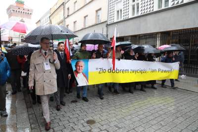 Obrońcy Jana Pawła II przeszli przez Kraków, fot. Jan Graczyński - zdjęcie 3