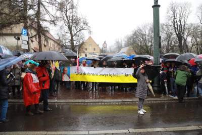 Obrońcy Jana Pawła II przeszli przez Kraków, fot. Jan Graczyński - zdjęcie 15
