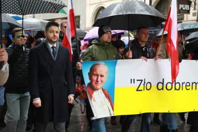 Obrońcy Jana Pawła II przeszli przez Kraków, fot. Jan Graczyński - zdjęcie 2