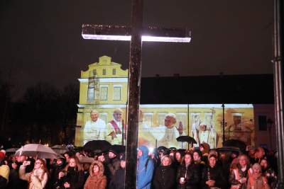 Mapping na Franciszkańskiej i czuwanie pod oknem papieskim - zdjęcie 7