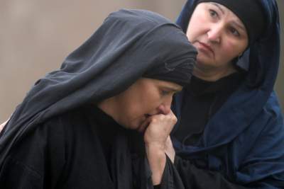 Misterium męki Pańskiej w Alwerni, odtwórca roli Jezusa zawisł na krzyżu - zdjęcie 5