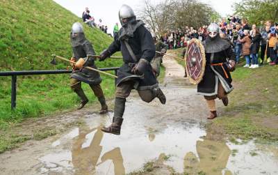 Super zabawa na kopcu Kraka. Rękawka to jeden z ulubionych festynów krakowian - zdjęcie 36
