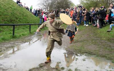 Super zabawa na kopcu Kraka. Rękawka to jeden z ulubionych festynów krakowian - zdjęcie 38
