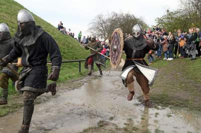 Super zabawa na kopcu Kraka. Rękawka to jeden z ulubionych festynów krakowian - zdjęcie 37