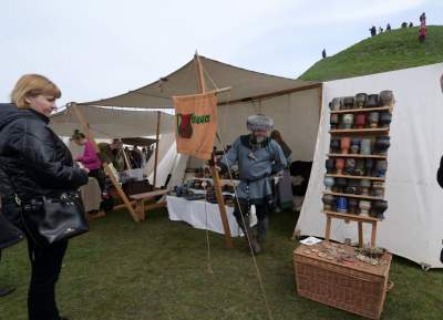Super zabawa na kopcu Kraka. Rękawka to jeden z ulubionych festynów krakowian - zdjęcie 15