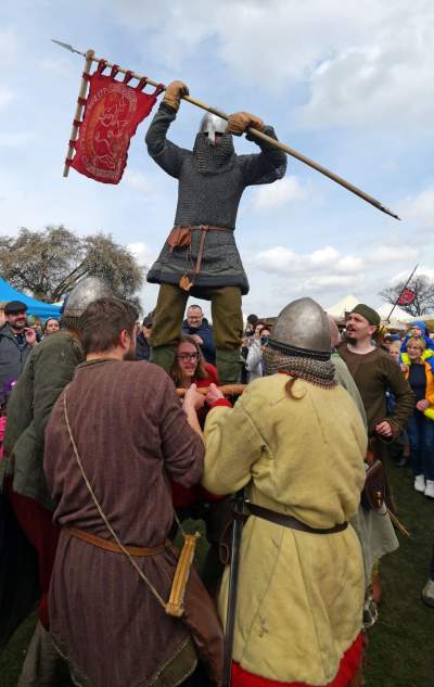 Super zabawa na kopcu Kraka. Rękawka to jeden z ulubionych festynów krakowian - zdjęcie 42