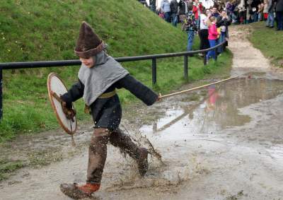 Super zabawa na kopcu Kraka. Rękawka to jeden z ulubionych festynów krakowian - zdjęcie 39