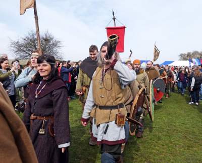 Super zabawa na kopcu Kraka. Rękawka to jeden z ulubionych festynów krakowian - zdjęcie 23