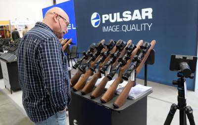 Prawie jak na targach zbrojeniowych, broni do wyboru i koloru - zdjęcie 1