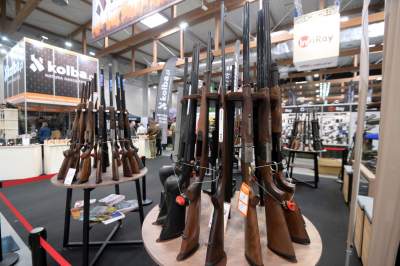 Prawie jak na targach zbrojeniowych, broni do wyboru i koloru - zdjęcie 2