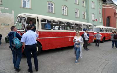 Tłum szturmował stoisko z flagami, biało-czerwony piknik na Małym Rynku - zdjęcie 34