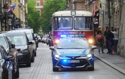 Tłum szturmował stoisko z flagami, biało-czerwony piknik na Małym Rynku - zdjęcie 22