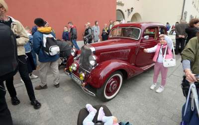 Tłum szturmował stoisko z flagami, biało-czerwony piknik na Małym Rynku - zdjęcie 33