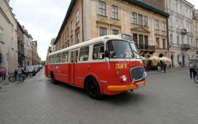 Tłum szturmował stoisko z flagami, biało-czerwony piknik na Małym Rynku - zdjęcie 23