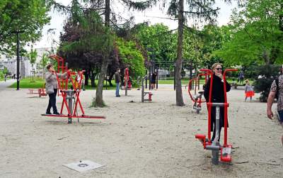 Tak zmienia się park Kurdawanów, nowe rośliny, alejki, plac zabaw - zdjęcie 9