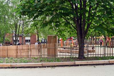 Tak zmienia się park Kurdawanów, nowe rośliny, alejki, plac zabaw - zdjęcie 29