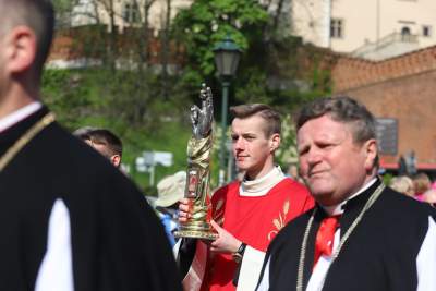 Tłumy wiernych w procesji na Skałkę, zabrzmiał dzwon Zygmunt - zdjęcie 2