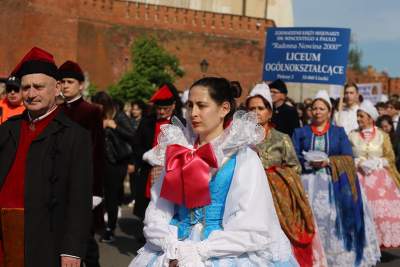 Tłumy wiernych w procesji na Skałkę, zabrzmiał dzwon Zygmunt - zdjęcie 10