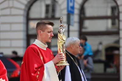 Tłumy wiernych w procesji na Skałkę, zabrzmiał dzwon Zygmunt - zdjęcie 25
