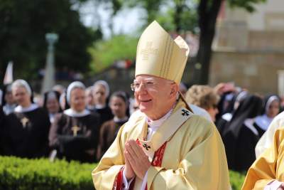 Tłumy wiernych w procesji na Skałkę, zabrzmiał dzwon Zygmunt - zdjęcie 32