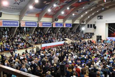 Tłumy na spotkaniu z Tuskiem i Trzaskowskim, entuzjastyczne powitanie - zdjęcie 1