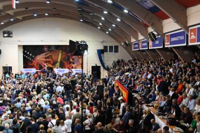 Tłumy na spotkaniu z Tuskiem i Trzaskowskim, entuzjastyczne powitanie - zdjęcie 2