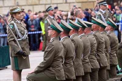 Święto Straży Granicznej na Wawelu z protestem w tle... - zdjęcie 27