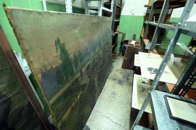 Odzyskane siłą muzealia, część uszkodzonych przez żerujące owady - zdjęcie 21