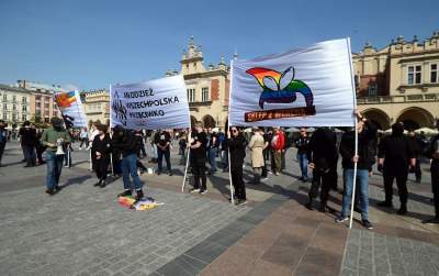 Tęczowy Kraków pokazał moc: Marsz Równości przeszedł przez miasto - zdjęcie 39