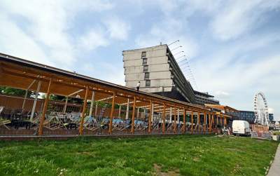 Hotel Forum: odzyskany przez mieszkańców i... przyrodę - zdjęcie 1