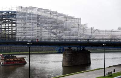 Zapakowali w folię most. To nie jest artystyczna instalacja - zdjęcie 11