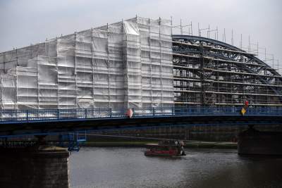 Zapakowali w folię most. To nie jest artystyczna instalacja - zdjęcie 5