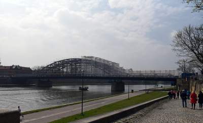 Zapakowali w folię most. To nie jest artystyczna instalacja - zdjęcie 9